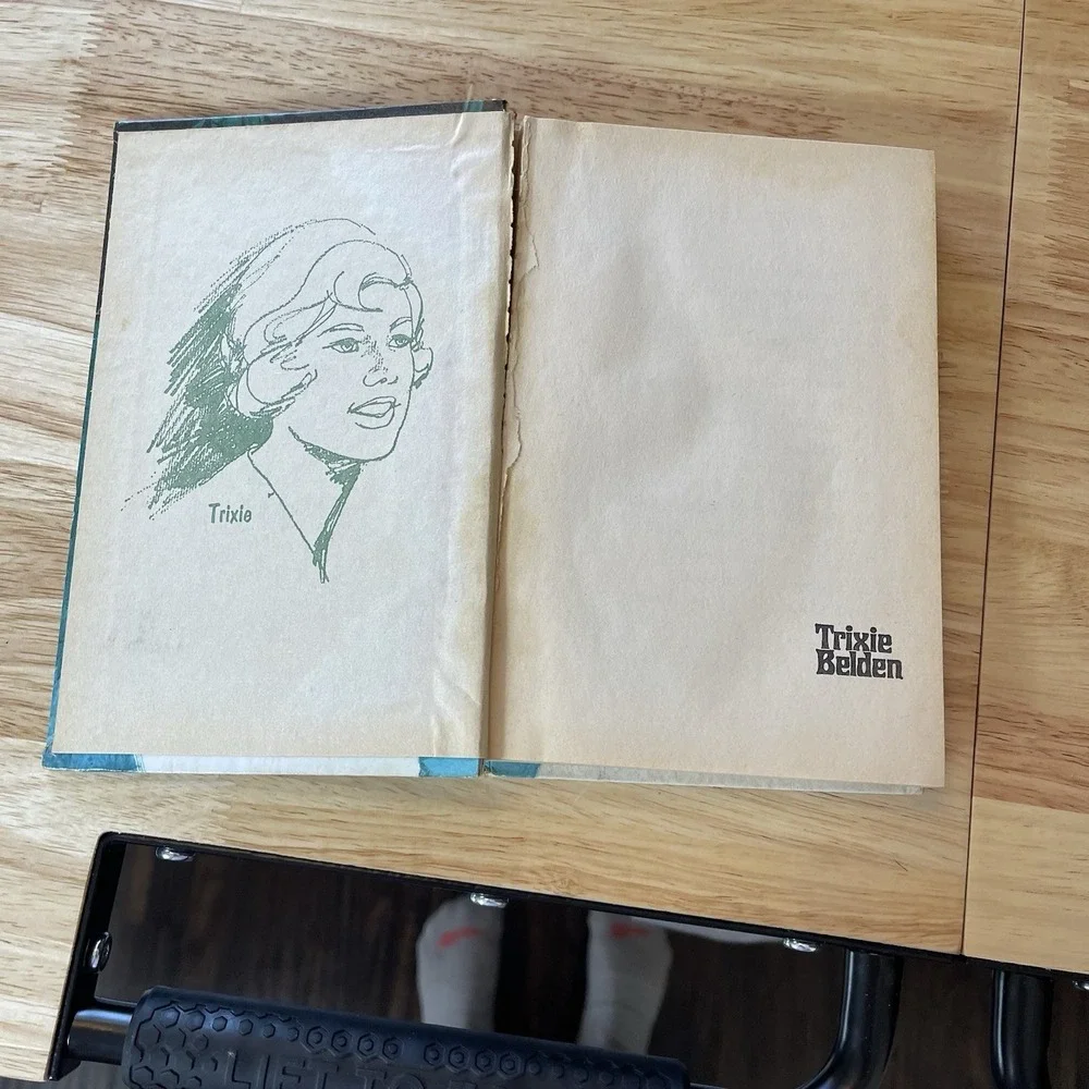 Trixie Belden And the Happy Valley Mystery 9 by‎ Kathryn Kenny 1971 HC